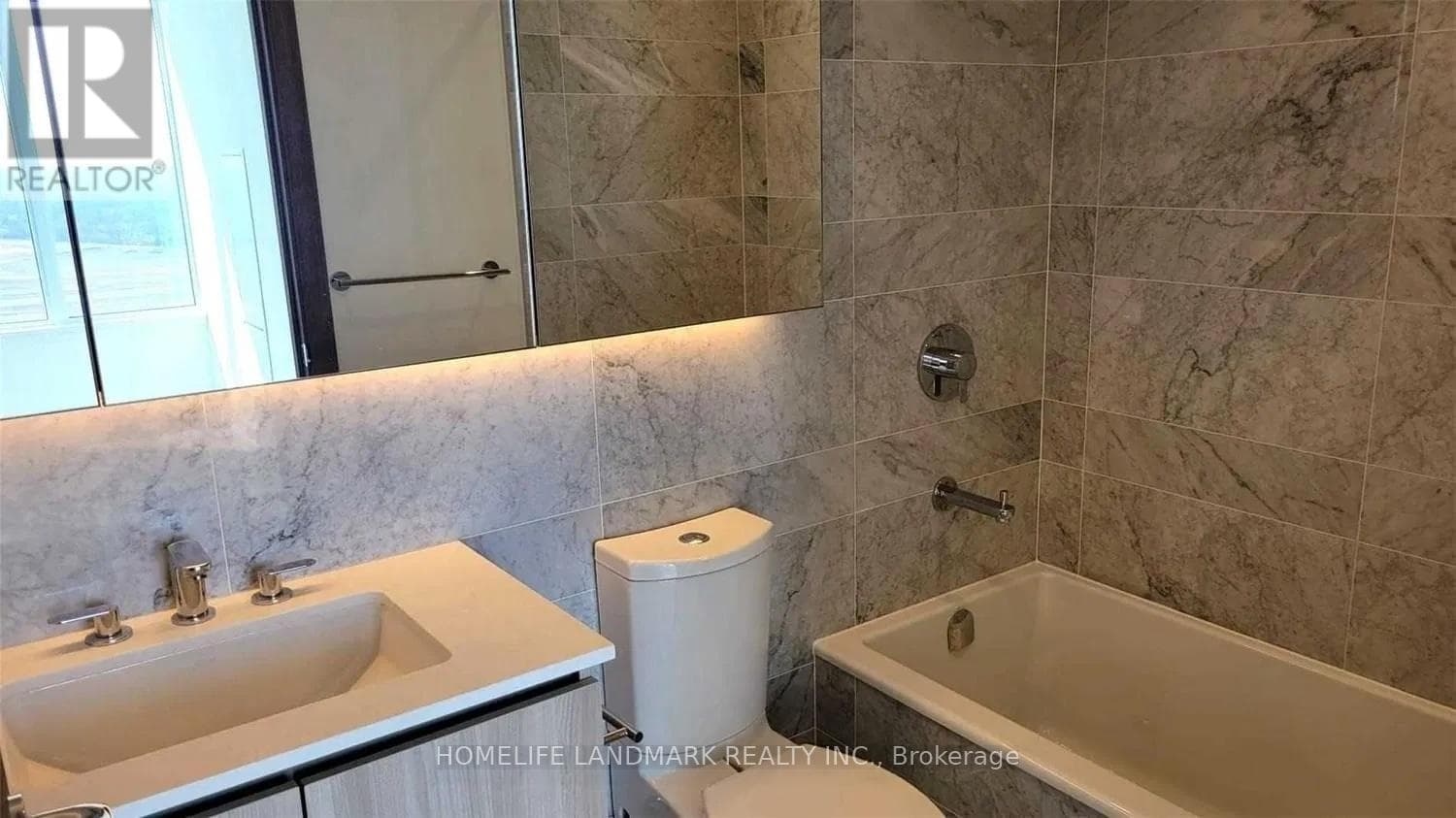 Single Family at 4502- 17 Bathurst Street, Toronto (Waterfront Communities), Ontario - Photo 9 - RE/MAX Garden City Realty