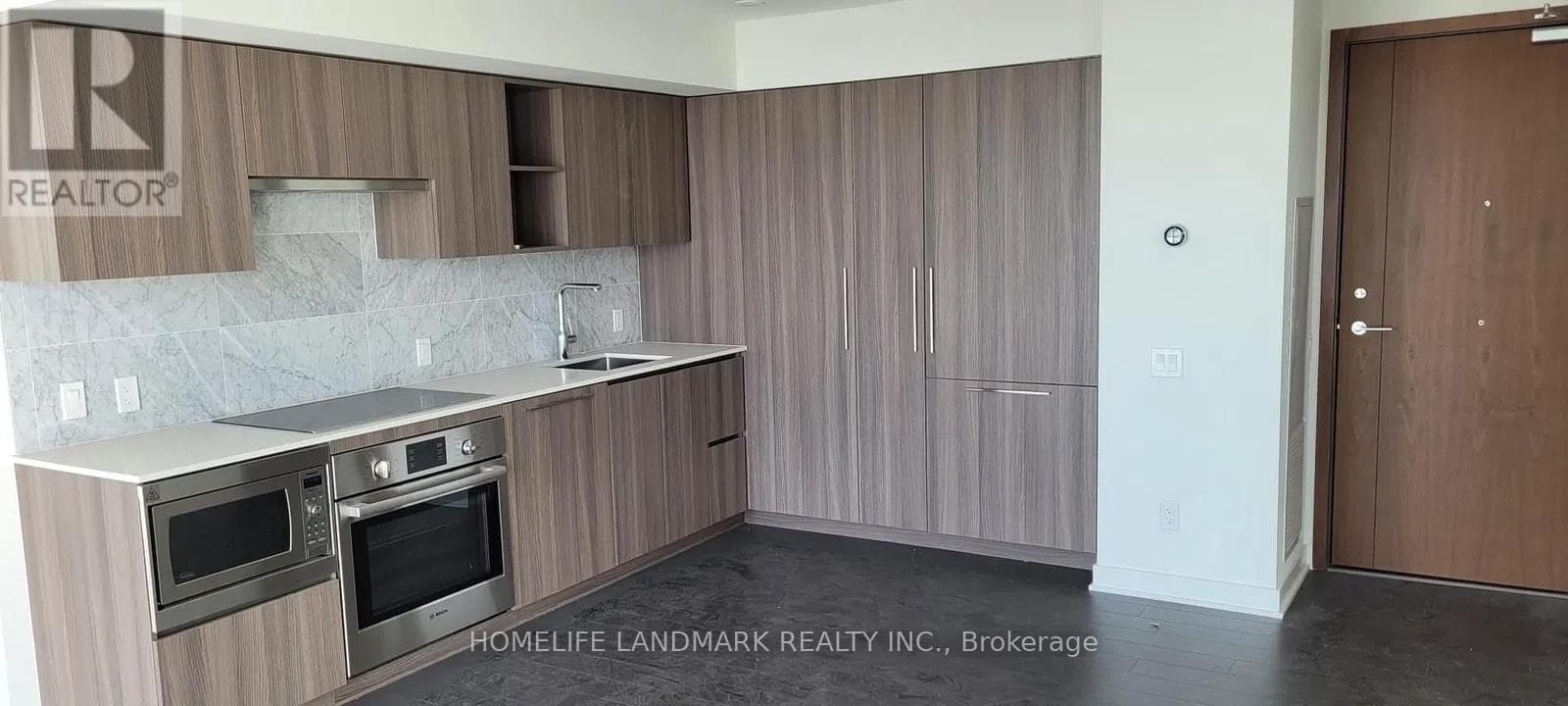 Single Family at 4502- 17 Bathurst Street, Toronto (Waterfront Communities), Ontario - Photo 7 - RE/MAX Garden City Realty