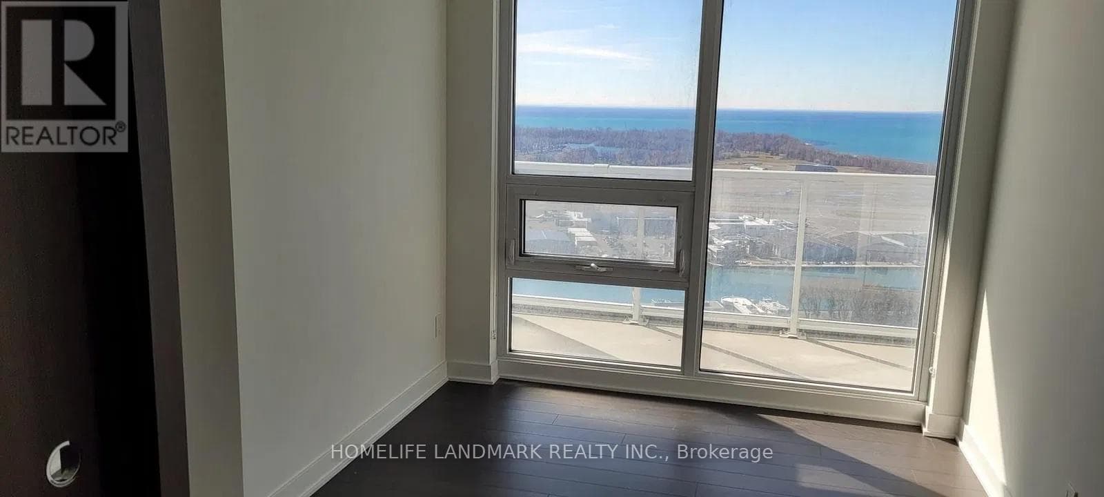 Single Family at 4502- 17 Bathurst Street, Toronto (Waterfront Communities), Ontario - Photo 5 - RE/MAX Garden City Realty
