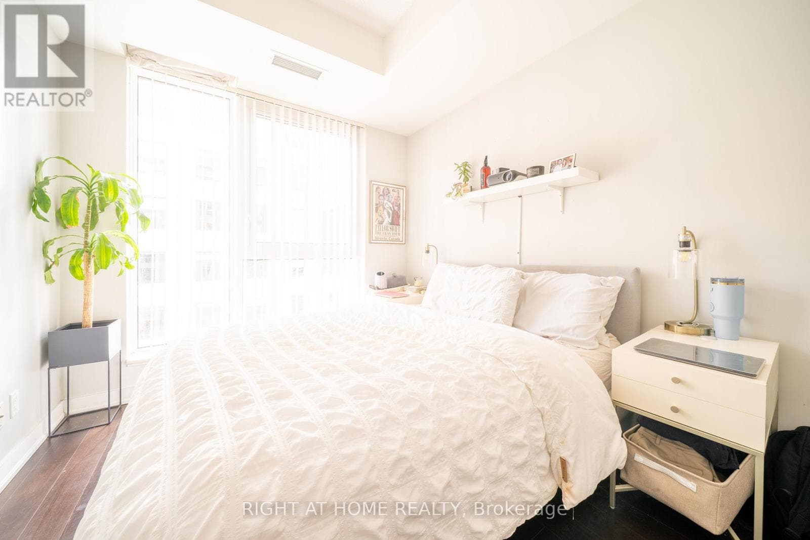 Single Family at 418- 199 Richmond Street, Toronto (Waterfront Communities), Ontario - Photo 5 - RE/MAX Garden City Realty