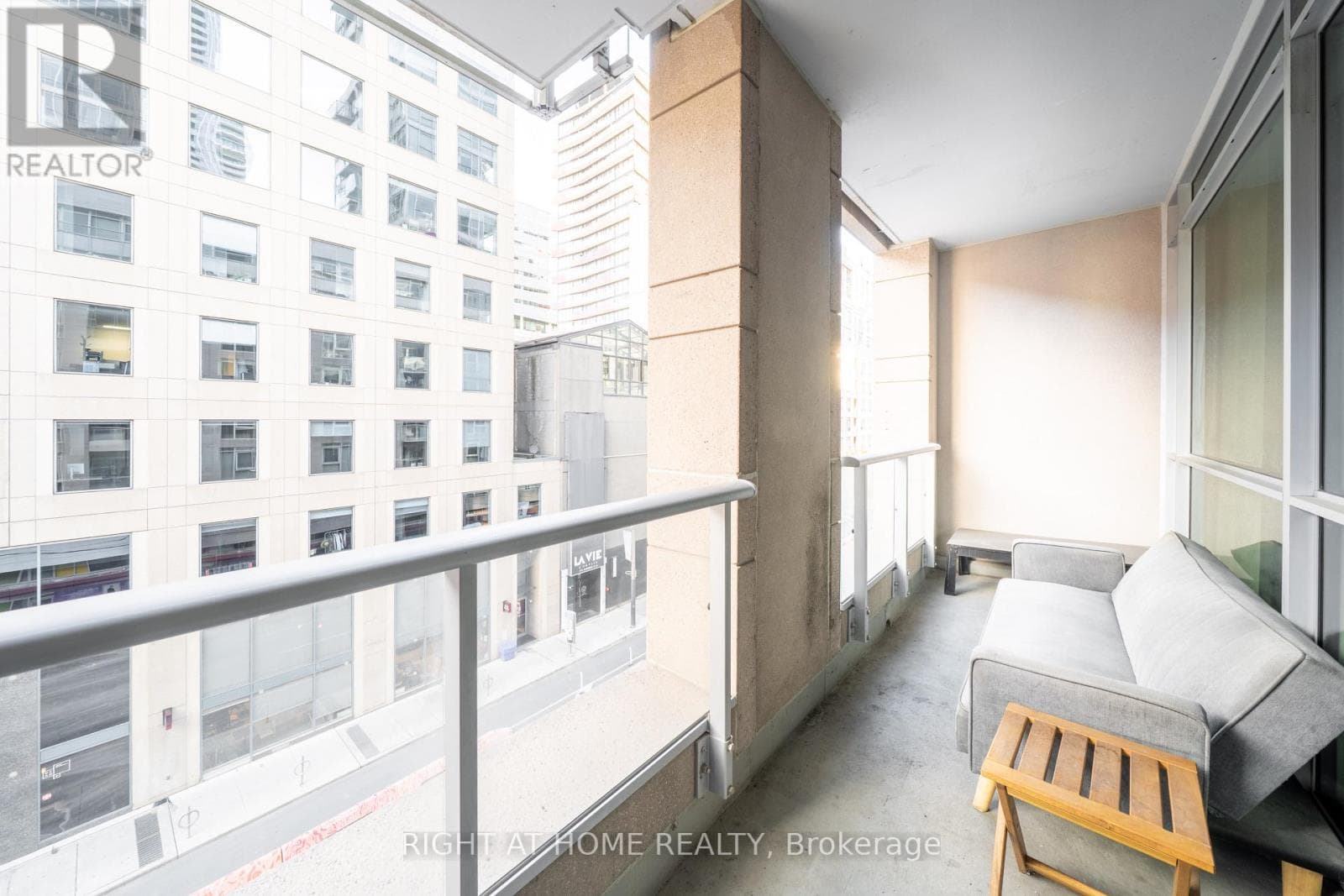 Single Family at 418- 199 Richmond Street, Toronto (Waterfront Communities), Ontario - Photo 8 - RE/MAX Garden City Realty