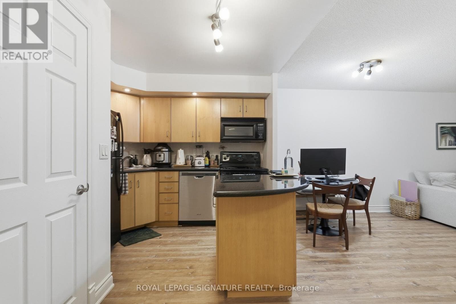 Single Family at 1027- 250 Wellington Street, Toronto (Waterfront Communities), Ontario - Photo 2 - RE/MAX Garden City Realty