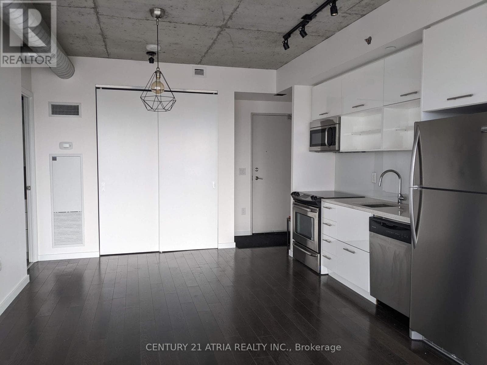 Single Family at 1022- 32 Trolley Crescent, Toronto (Waterfront Communities), Ontario - Photo 6 - RE/MAX Garden City Realty