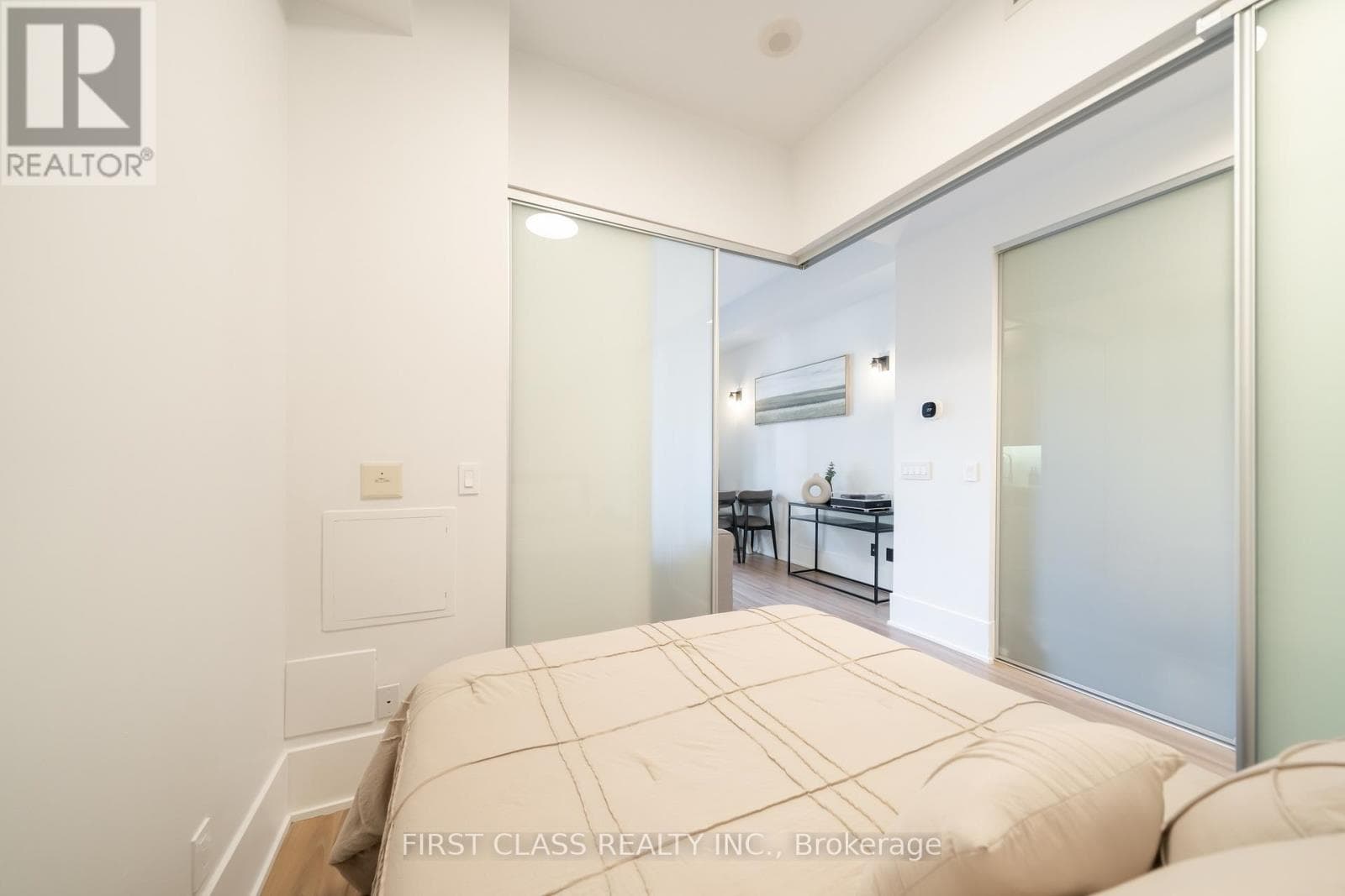 Single Family at 218- 20 John Street, Toronto (Waterfront Communities), Ontario - Photo 10 - RE/MAX Garden City Realty