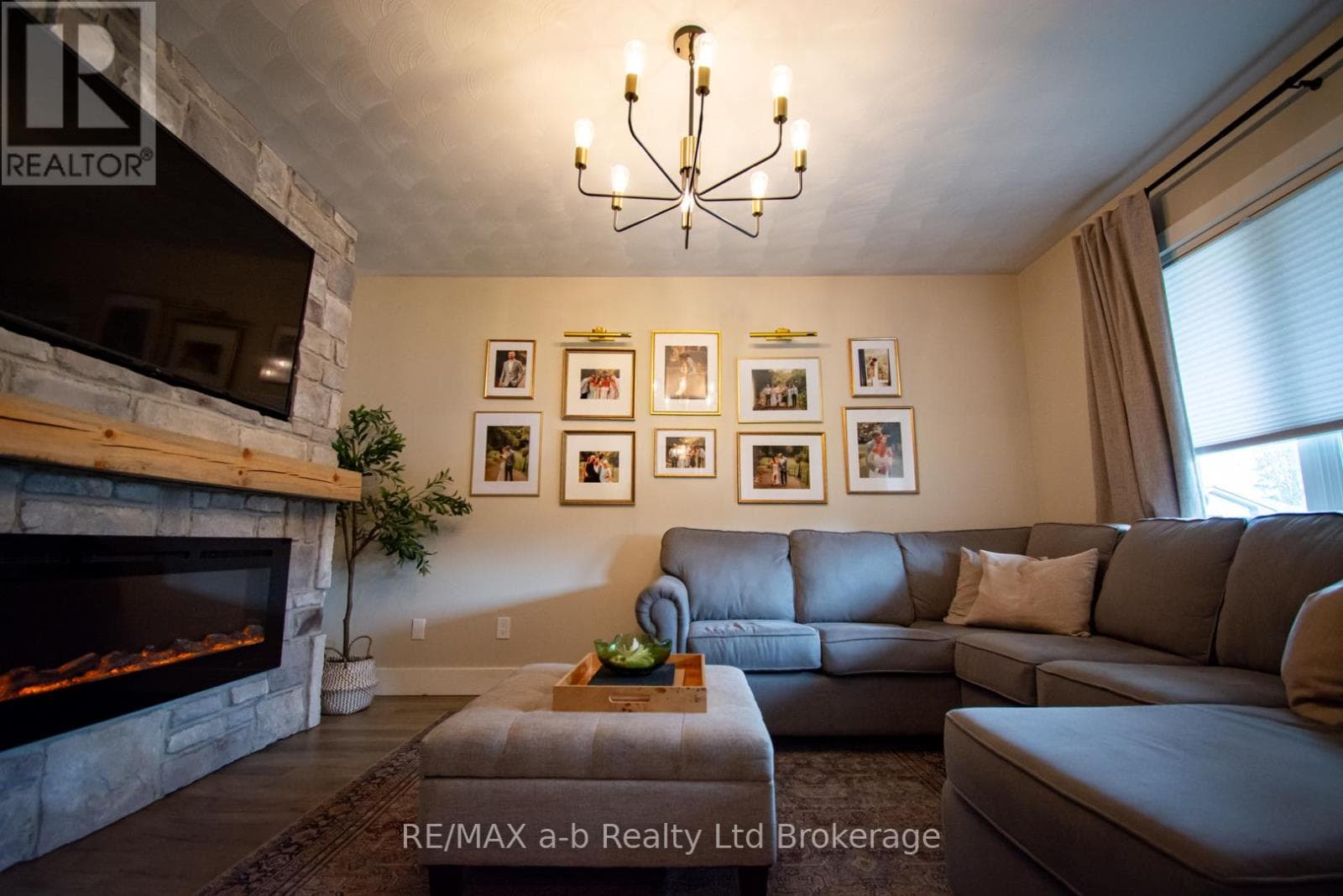 Single Family at 3 Belfast Circle, Tillsonburg, Ontario - Photo 8 - RE/MAX Garden City Realty