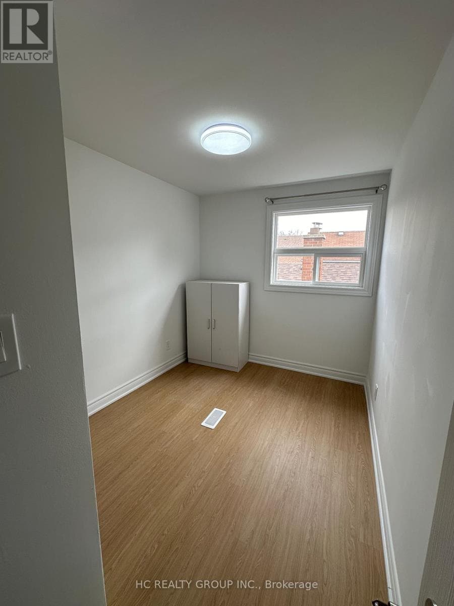 Single Family at Upper- 48 Torrens Avenue, Toronto (Broadview North), Ontario - Photo 8 - RE/MAX Garden City Realty
