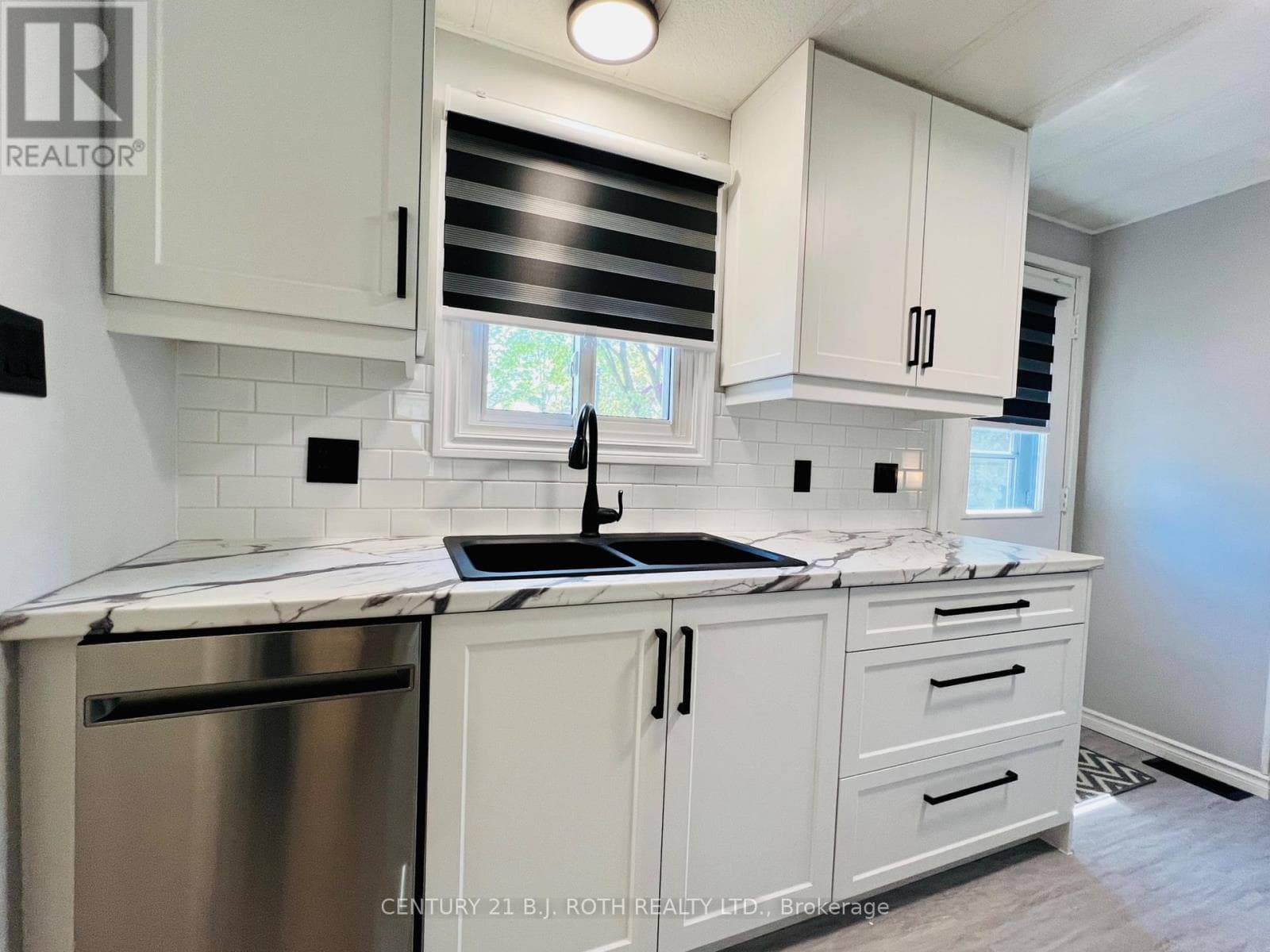 Single Family at 1 Nectarine Court, Innisfil, Ontario - Photo 6 - RE/MAX Garden City Realty