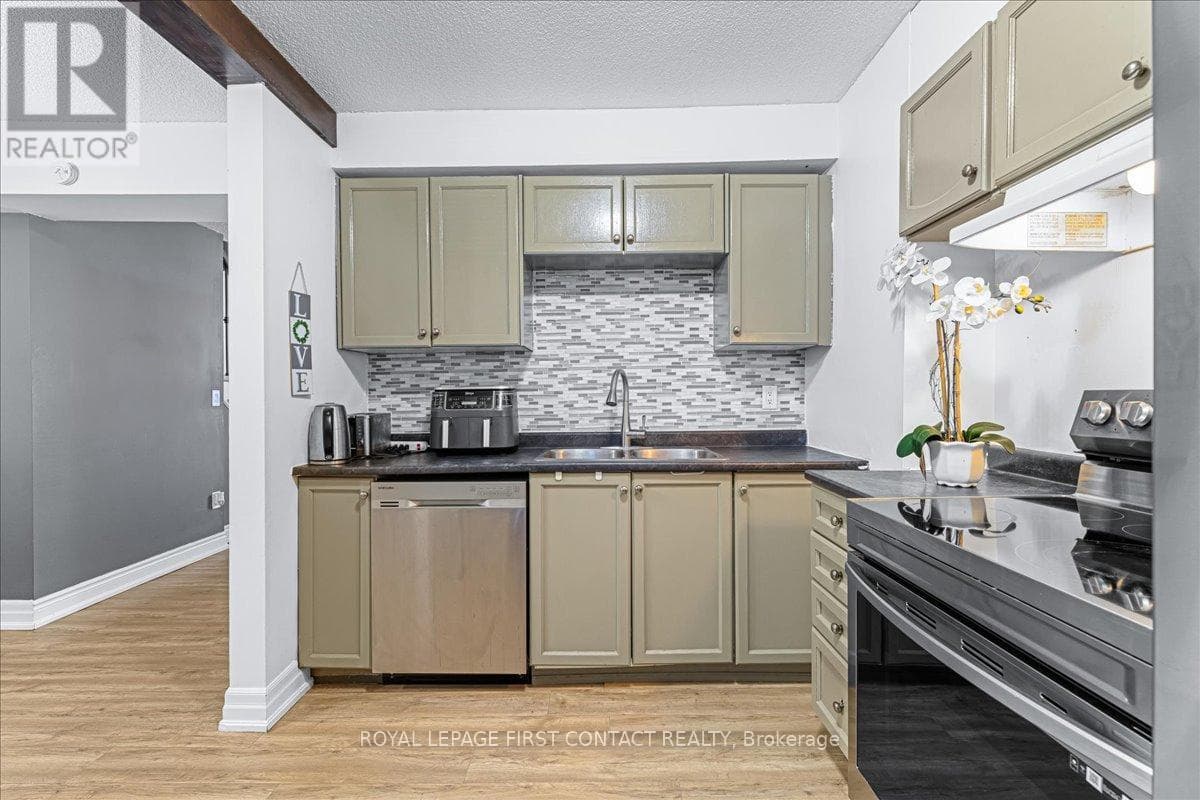 Single Family at I7- 63 Ferris Lane, Barrie (Cundles East), Ontario - Photo 8 - RE/MAX Garden City Realty