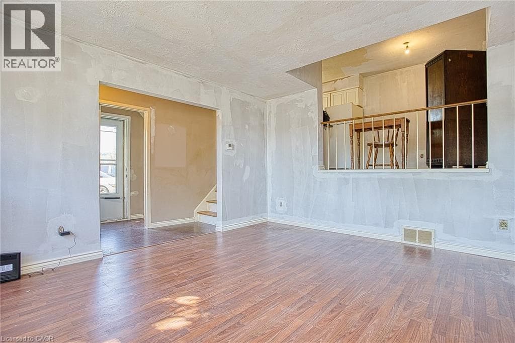 Single Family at 404- 7 VIKING Court, Grimsby, Ontario - Photo 10 - RE/MAX Garden City Realty