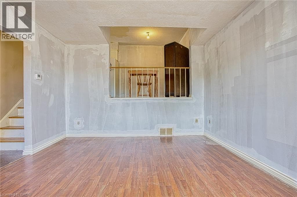 Single Family at 404- 7 VIKING Court, Grimsby, Ontario - Photo 9 - RE/MAX Garden City Realty