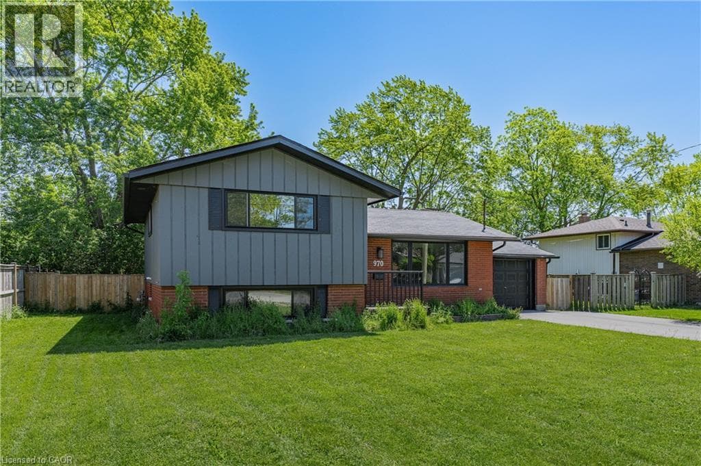 Single Family at 970 PARKDALE Avenue, Fort Erie, Ontario - Photo 3 - RE/MAX Garden City Realty