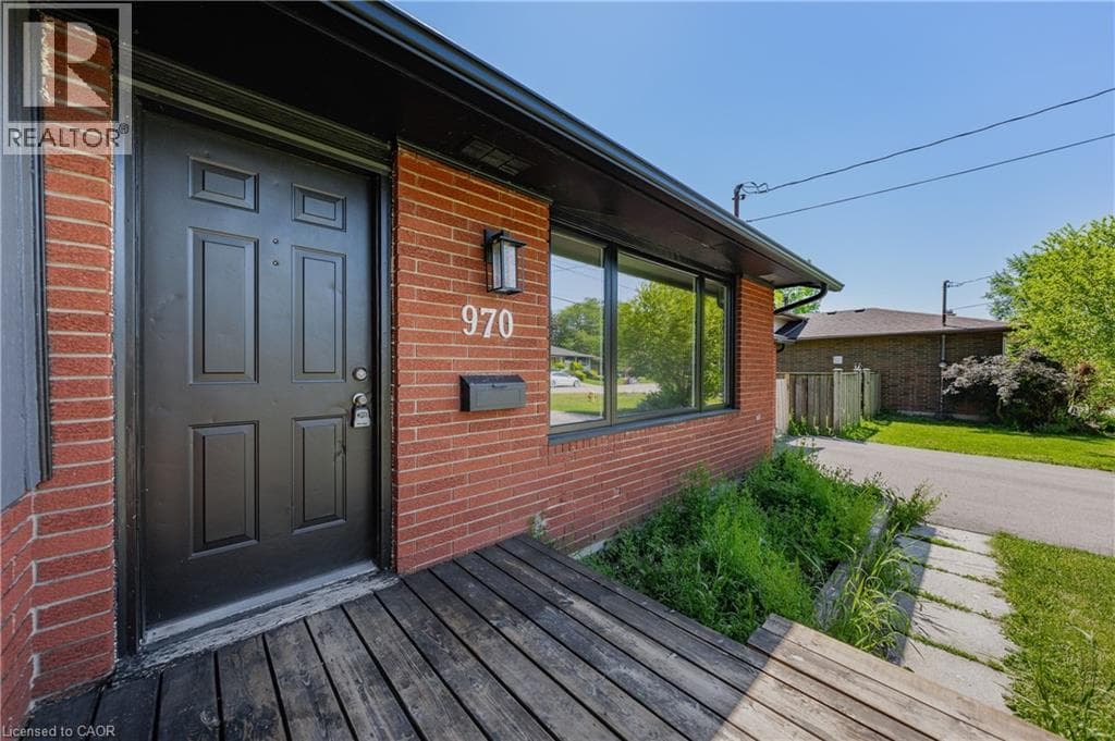 Single Family at 970 PARKDALE Avenue, Fort Erie, Ontario - Photo 4 - RE/MAX Garden City Realty