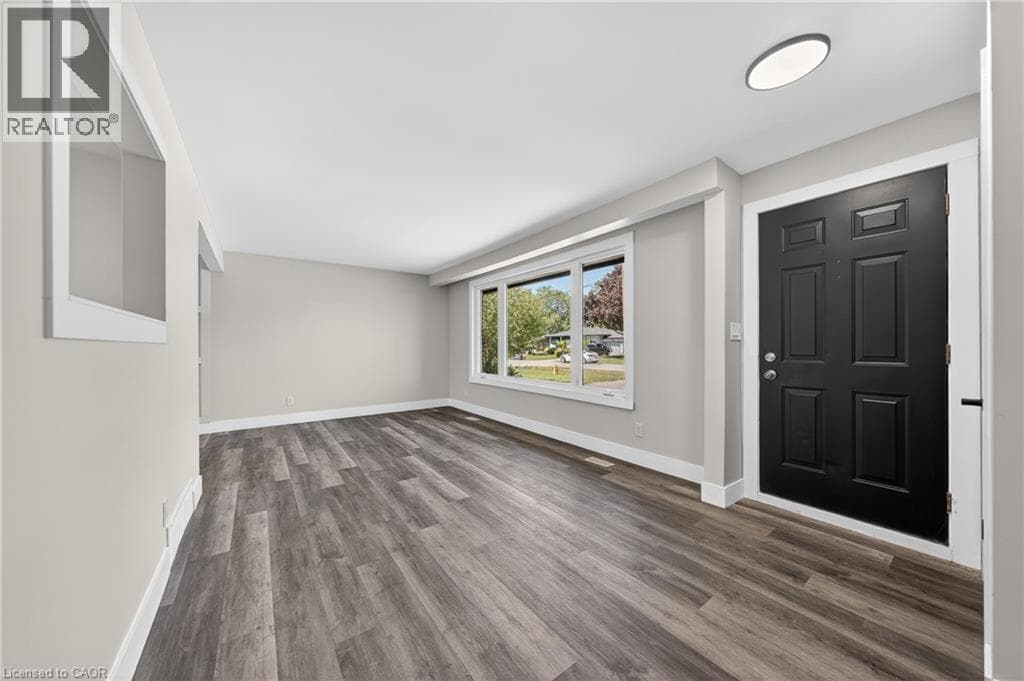 Single Family at 970 PARKDALE Avenue, Fort Erie, Ontario - Photo 7 - RE/MAX Garden City Realty