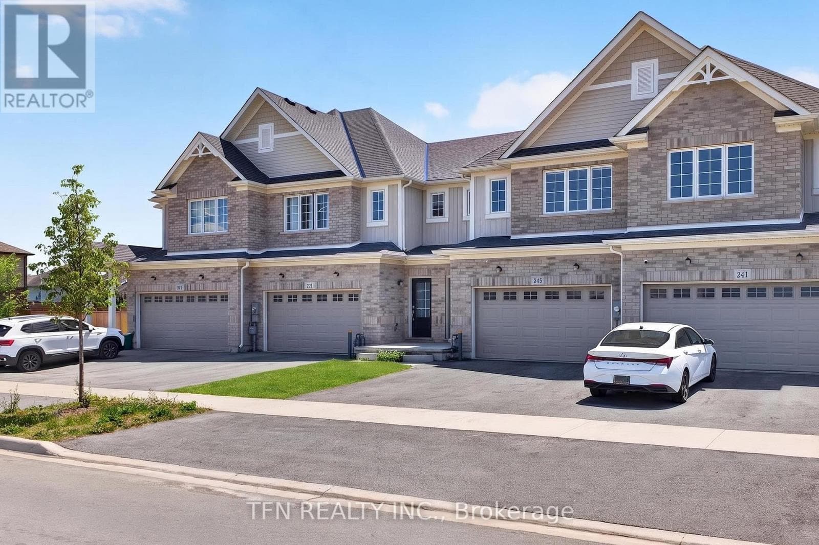 Single Family at 245 Bur Oak Drive, Thorold (Confederation Heights), Ontario - Photo 2 - RE/MAX Garden City Realty