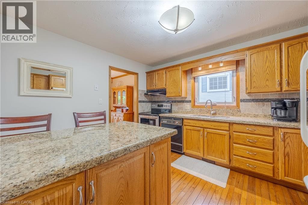 Single Family at 7543 MERRITT Avenue, Niagara Falls, Ontario - Photo 5 - RE/MAX Garden City Realty