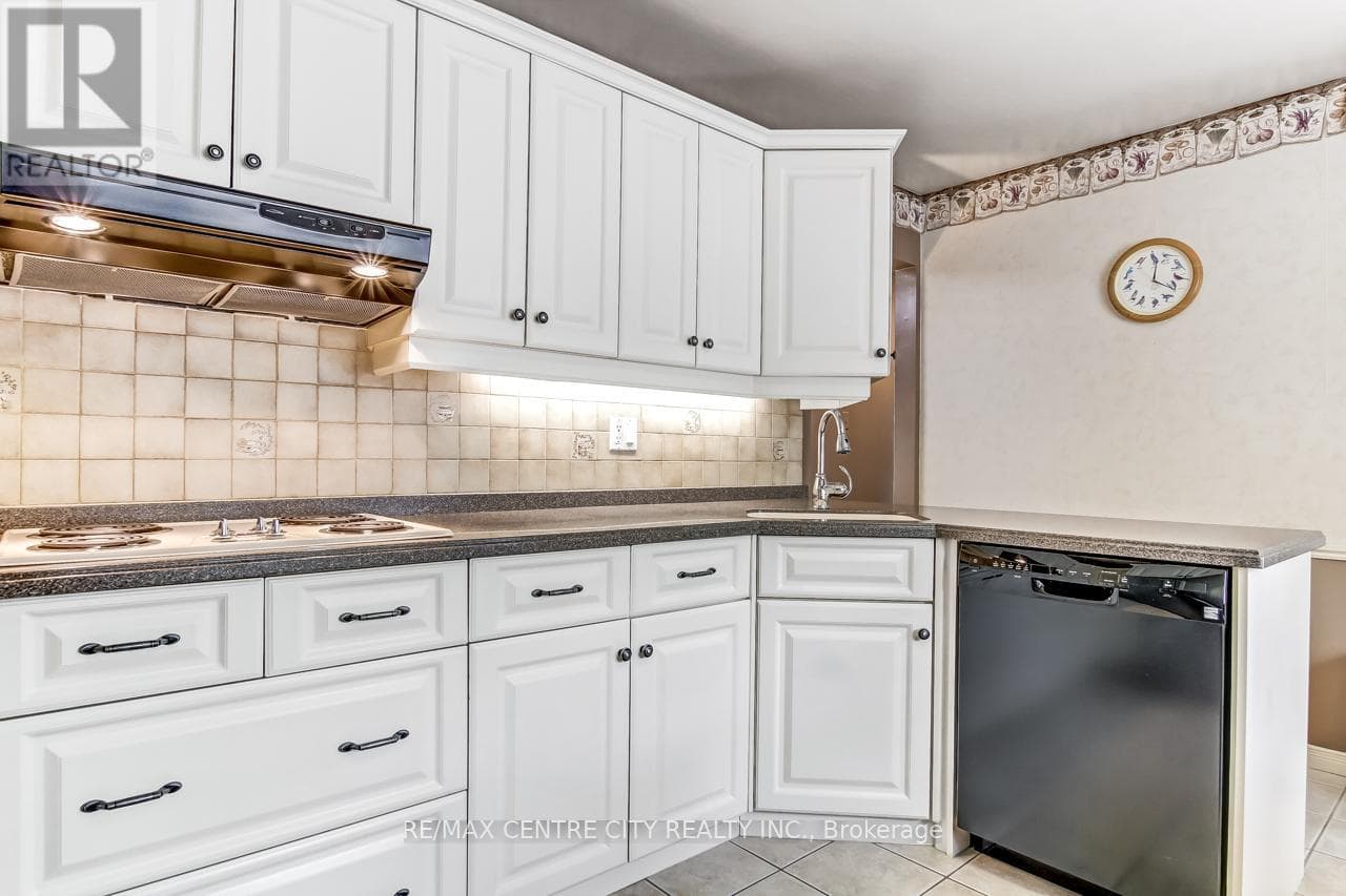 Single Family at 20 Hines Crescent, London South (South Q), Ontario - Photo 10 - RE/MAX Garden City Realty