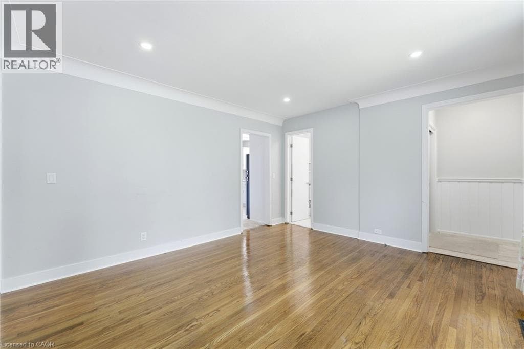 Single Family at 6447 BURDETTE Drive, Niagara Falls, Ontario - Photo 3 - RE/MAX Garden City Realty
