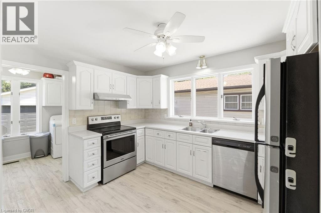 Single Family at 6447 BURDETTE Drive, Niagara Falls, Ontario - Photo 7 - RE/MAX Garden City Realty