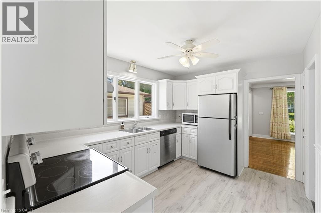 Single Family at 6447 BURDETTE Drive, Niagara Falls, Ontario - Photo 9 - RE/MAX Garden City Realty