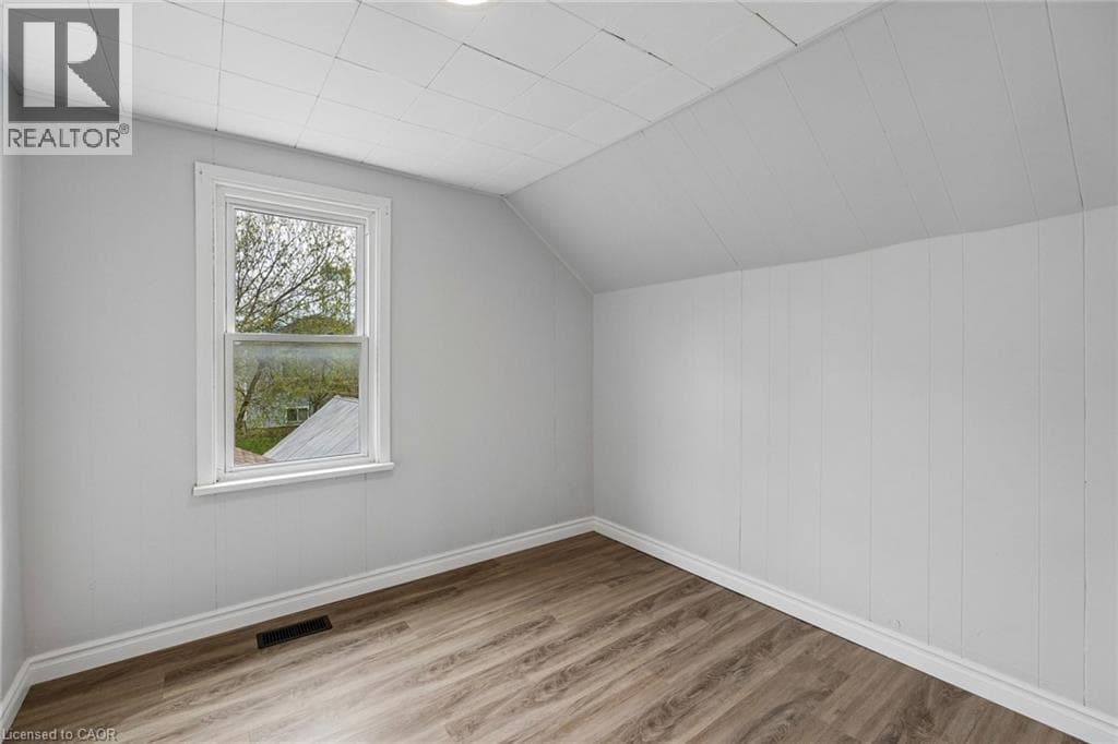 Single Family at UPPER- 26 ALBINA Street, Welland, Ontario - Photo 5 - RE/MAX Garden City Realty