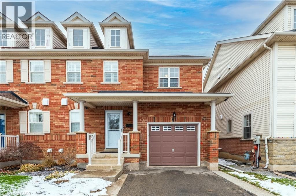 Single Family at 91 YOUNG Crescent, Niagara-on-the-Lake, Ontario - Photo 3 - RE/MAX Garden City Realty