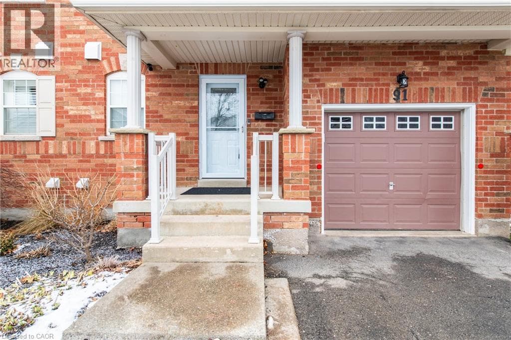 Single Family at 91 YOUNG Crescent, Niagara-on-the-Lake, Ontario - Photo 4 - RE/MAX Garden City Realty