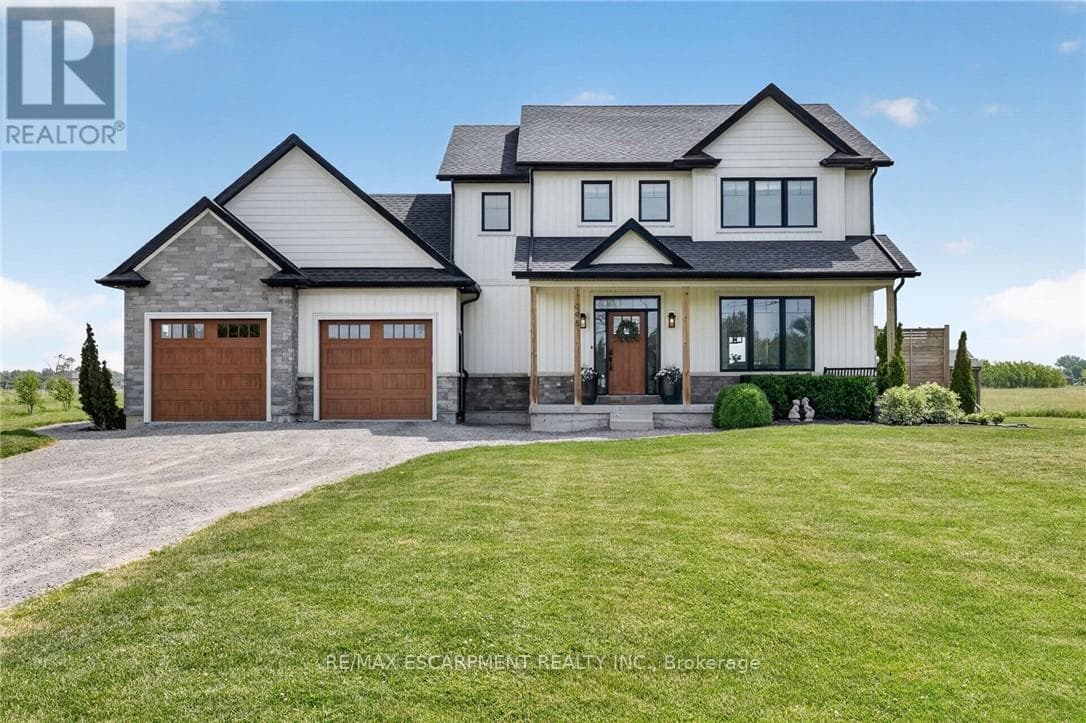 Single Family at 195 VICTORIA Avenue, Pelham (Fenwick), Ontario - Photo 2 - RE/MAX Garden City Realty
