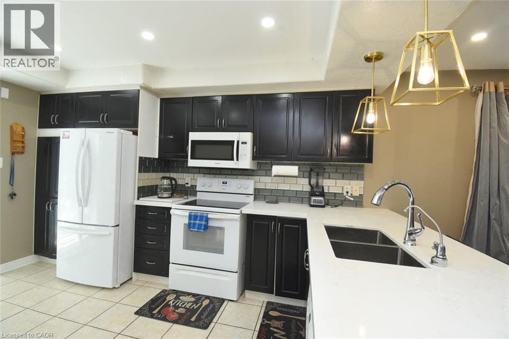 Single Family at 334 ST. LAWRENCE Drive, Welland, Ontario - Photo 10 - RE/MAX Garden City Realty