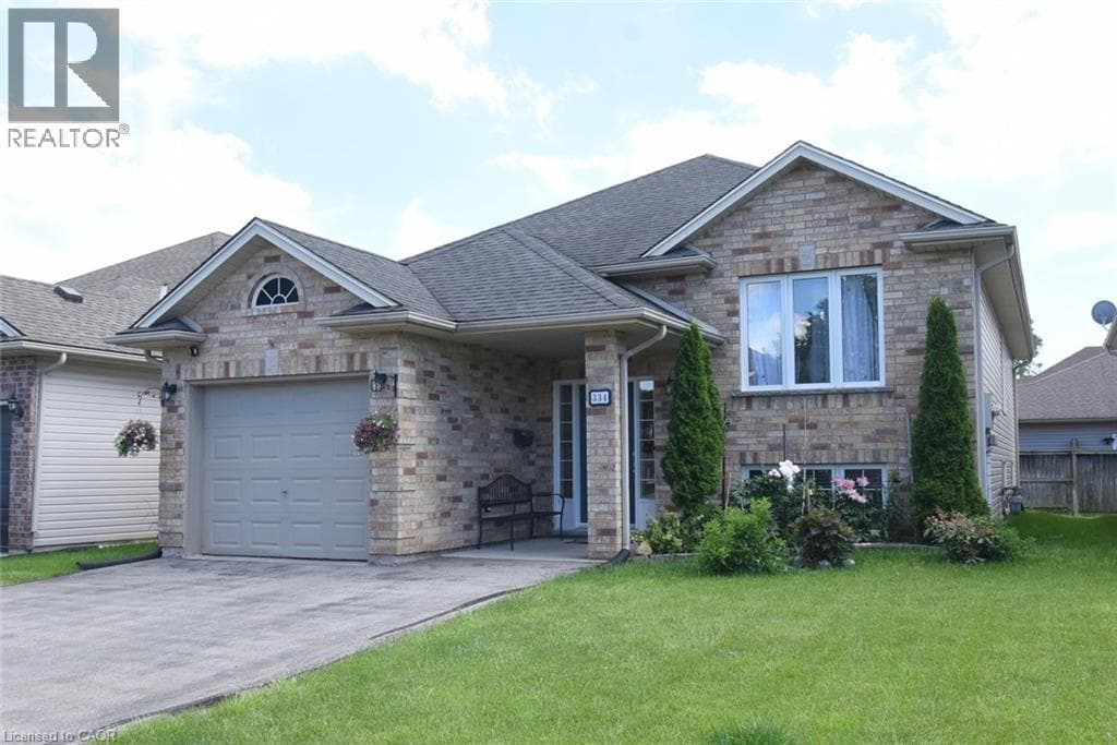 Single Family at 334 ST. LAWRENCE Drive, Welland, Ontario - Photo 2 - RE/MAX Garden City Realty