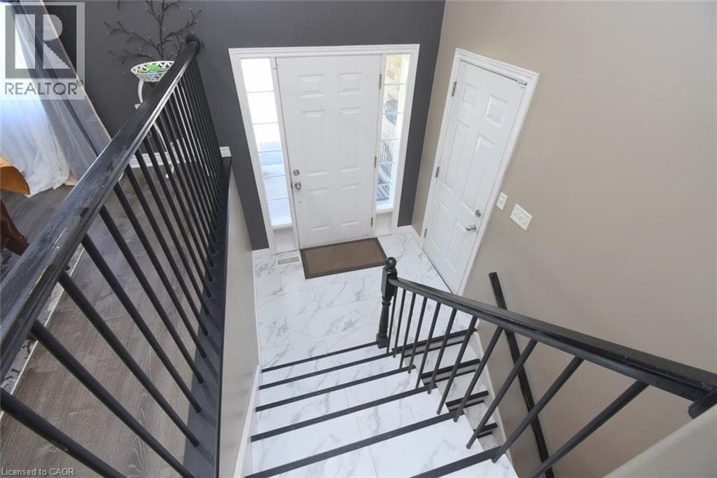 Single Family at 334 ST. LAWRENCE Drive, Welland, Ontario - Photo 4 - RE/MAX Garden City Realty