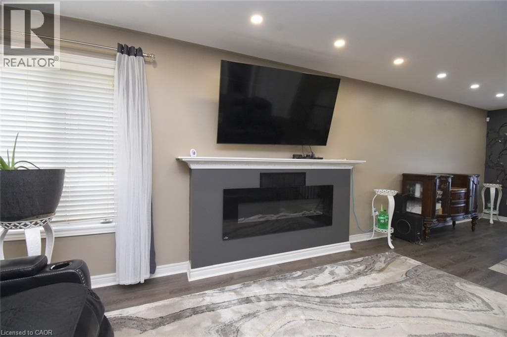 Single Family at 334 ST. LAWRENCE Drive, Welland, Ontario - Photo 5 - RE/MAX Garden City Realty