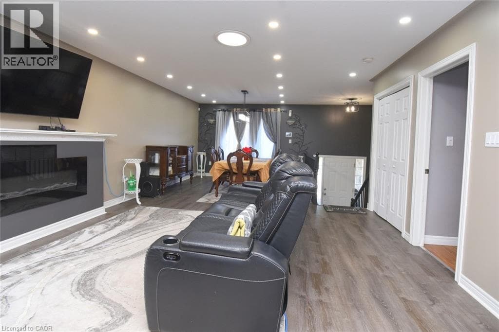 Single Family at 334 ST. LAWRENCE Drive, Welland, Ontario - Photo 6 - RE/MAX Garden City Realty