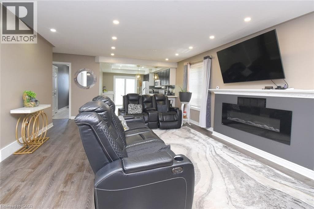 Single Family at 334 ST. LAWRENCE Drive, Welland, Ontario - Photo 7 - RE/MAX Garden City Realty