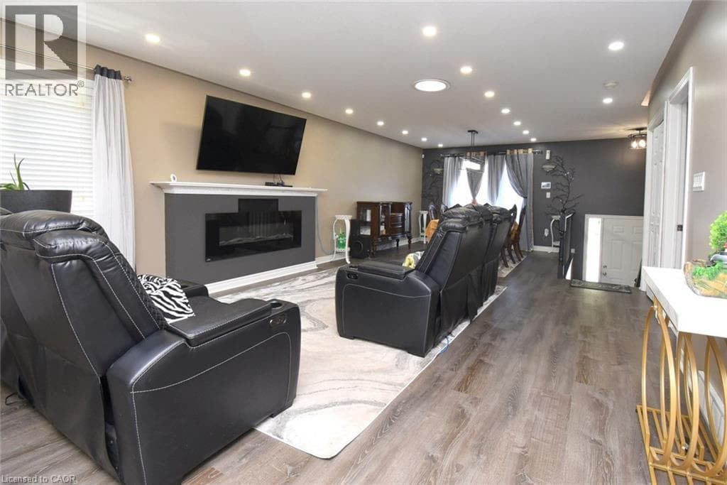 Single Family at 334 ST. LAWRENCE Drive, Welland, Ontario - Photo 8 - RE/MAX Garden City Realty