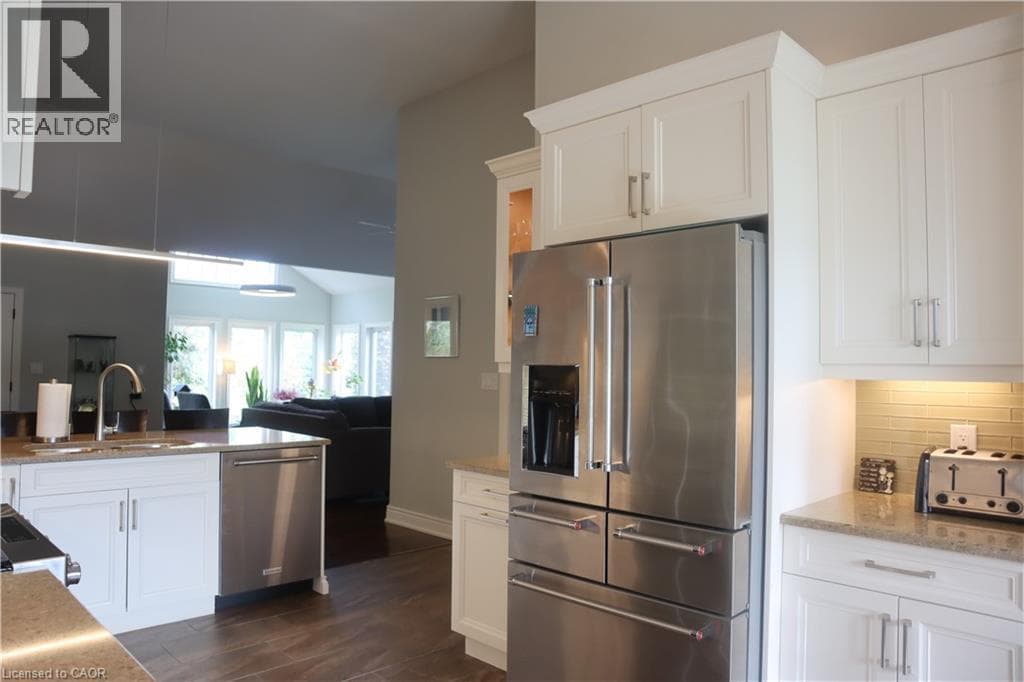 Single Family at 3507 TRILLIUM Crescent, Fort Erie, Ontario - Photo 9 - RE/MAX Garden City Realty