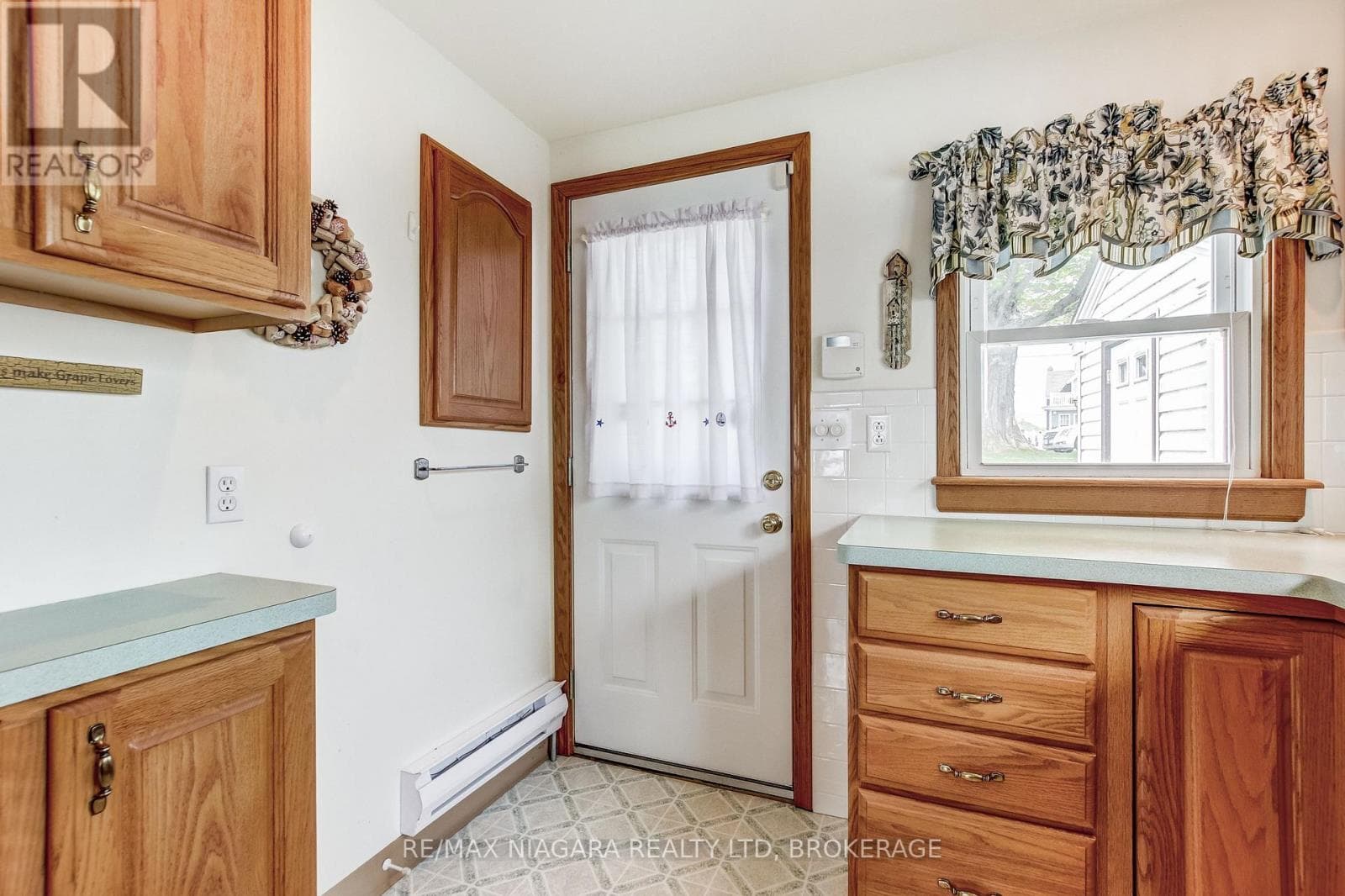 Single Family at 12893 OLD LAKESHORE Road, Wainfleet (Lakeshore), Ontario - Photo 10 - RE/MAX Garden City Realty