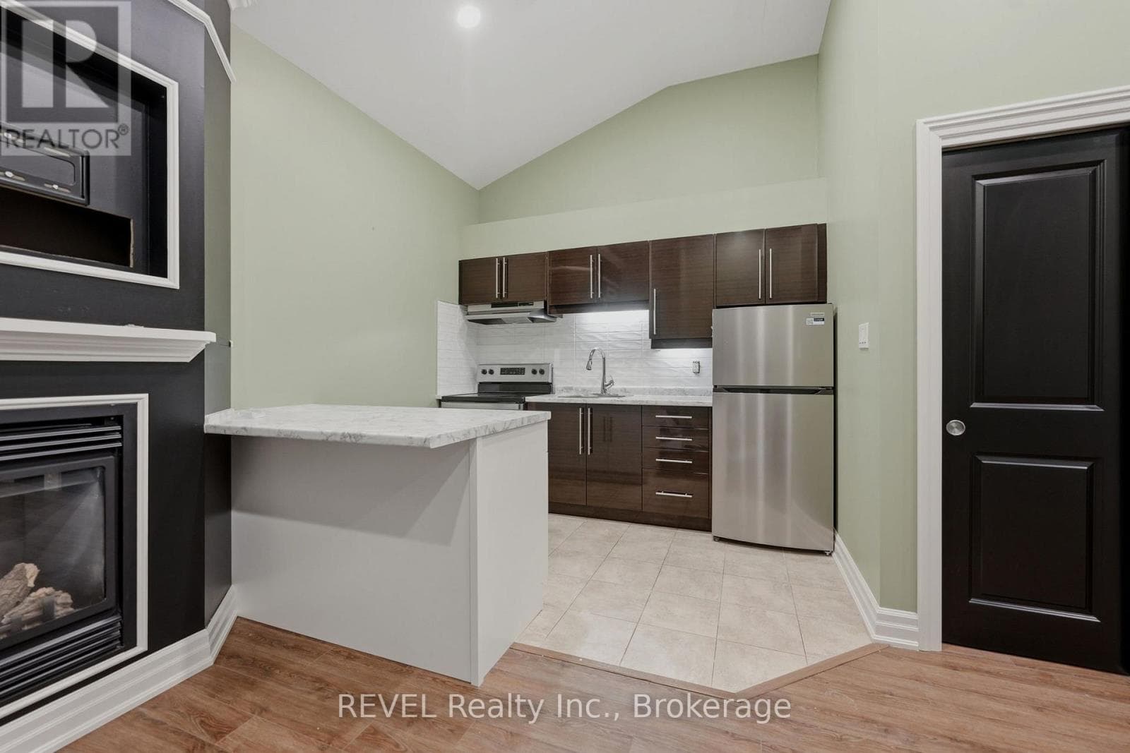 Single Family at 1- 10 Queen Street, Niagara-on-the-Lake (Town), Ontario - Photo 10 - RE/MAX Garden City Realty