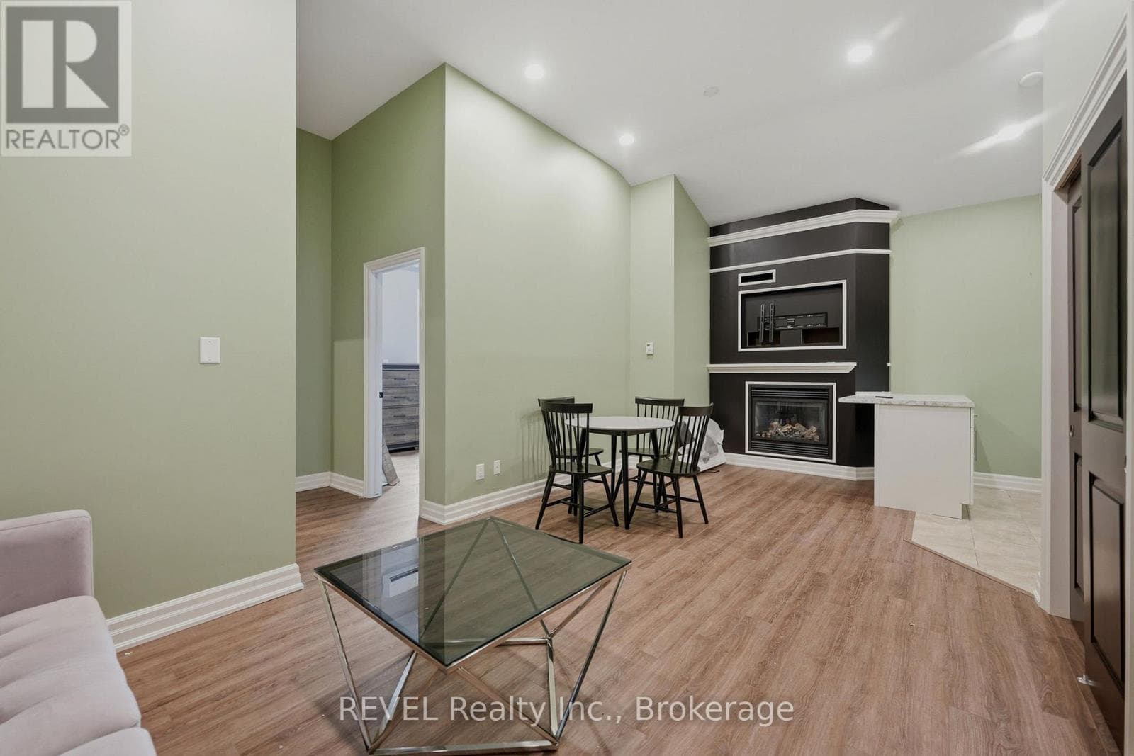 Single Family at 1- 10 Queen Street, Niagara-on-the-Lake (Town), Ontario - Photo 6 - RE/MAX Garden City Realty
