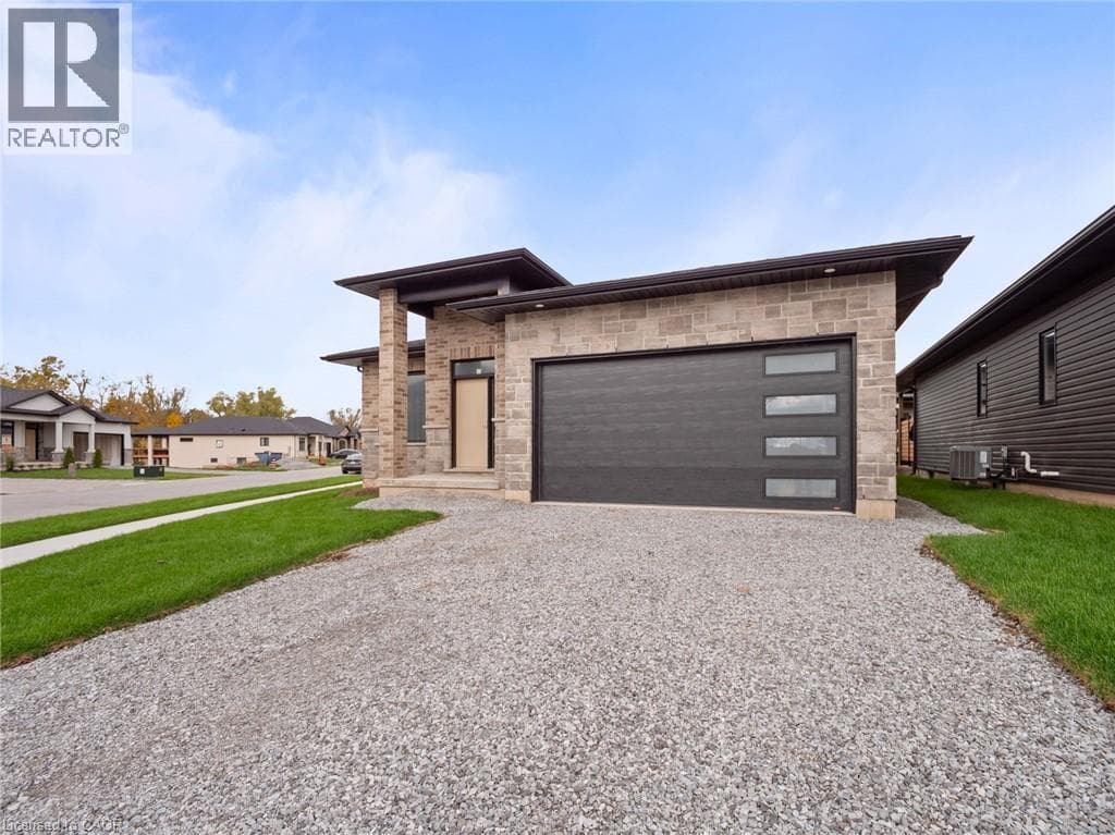 Single Family at 118 WILLOWBROOK Drive, Welland, Ontario - Photo 2 - RE/MAX Garden City Realty
