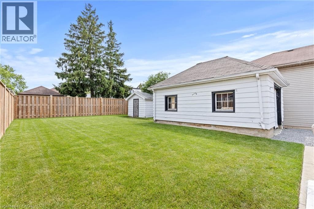 Single Family at 47 SULLIVAN Avenue, Thorold, Ontario - Photo 3 - RE/MAX Garden City Realty