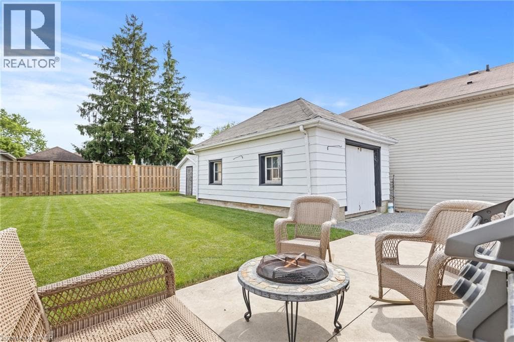 Single Family at 47 SULLIVAN Avenue, Thorold, Ontario - Photo 4 - RE/MAX Garden City Realty