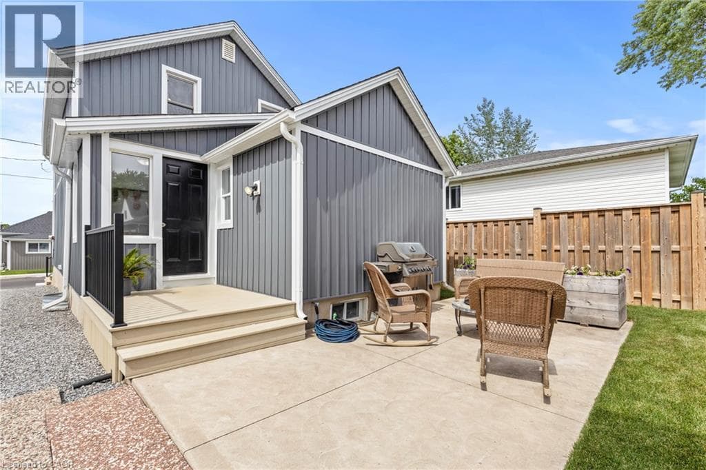 Single Family at 47 SULLIVAN Avenue, Thorold, Ontario - Photo 5 - RE/MAX Garden City Realty