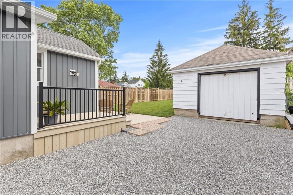 Single Family at 47 SULLIVAN Avenue, Thorold, Ontario - Photo 6 - RE/MAX Garden City Realty