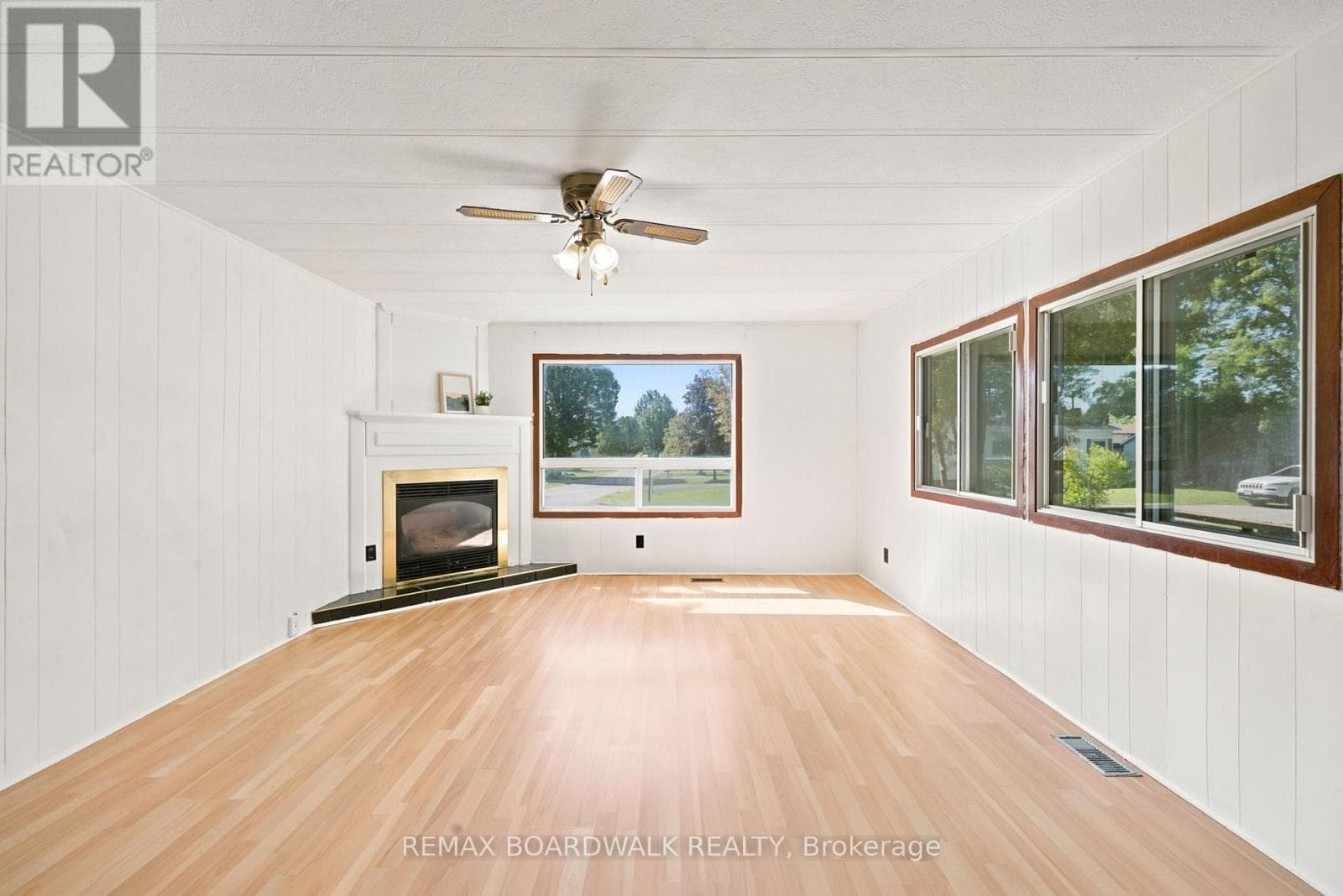 Single Family at 516 Maplegrove Road, Carleton Place, Ontario - Photo 4 - RE/MAX Garden City Realty