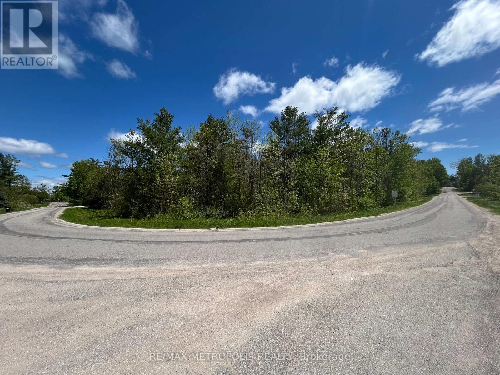 593 Lakeshore Road