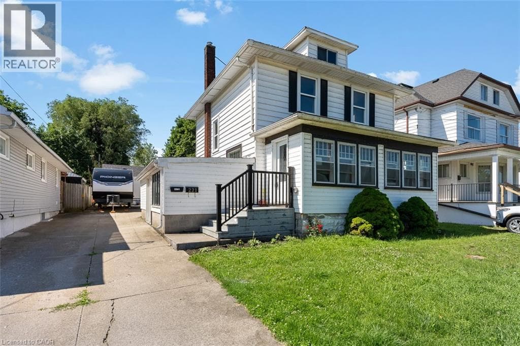Single Family at 221 BOWEN Road, Fort Erie, Ontario - Photo 3 - RE/MAX Garden City Realty