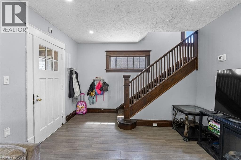 Single Family at 221 BOWEN Road, Fort Erie, Ontario - Photo 6 - RE/MAX Garden City Realty