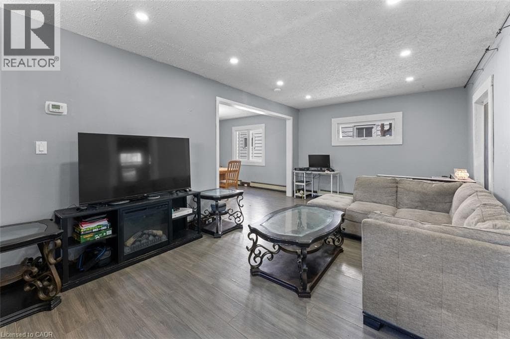 Single Family at 221 BOWEN Road, Fort Erie, Ontario - Photo 7 - RE/MAX Garden City Realty
