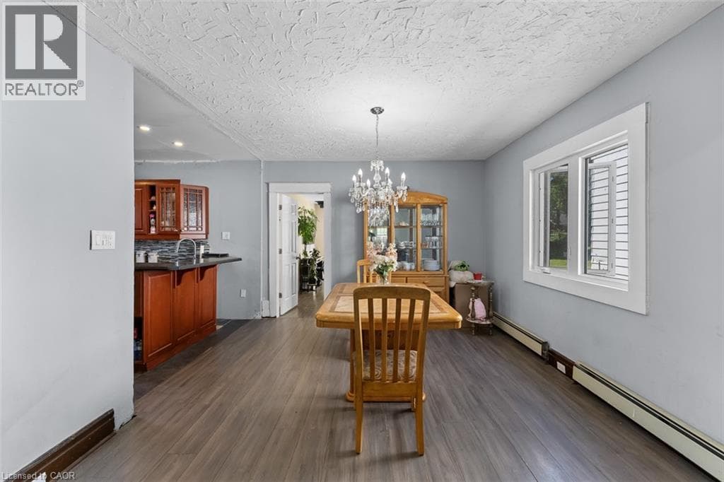 Single Family at 221 BOWEN Road, Fort Erie, Ontario - Photo 9 - RE/MAX Garden City Realty