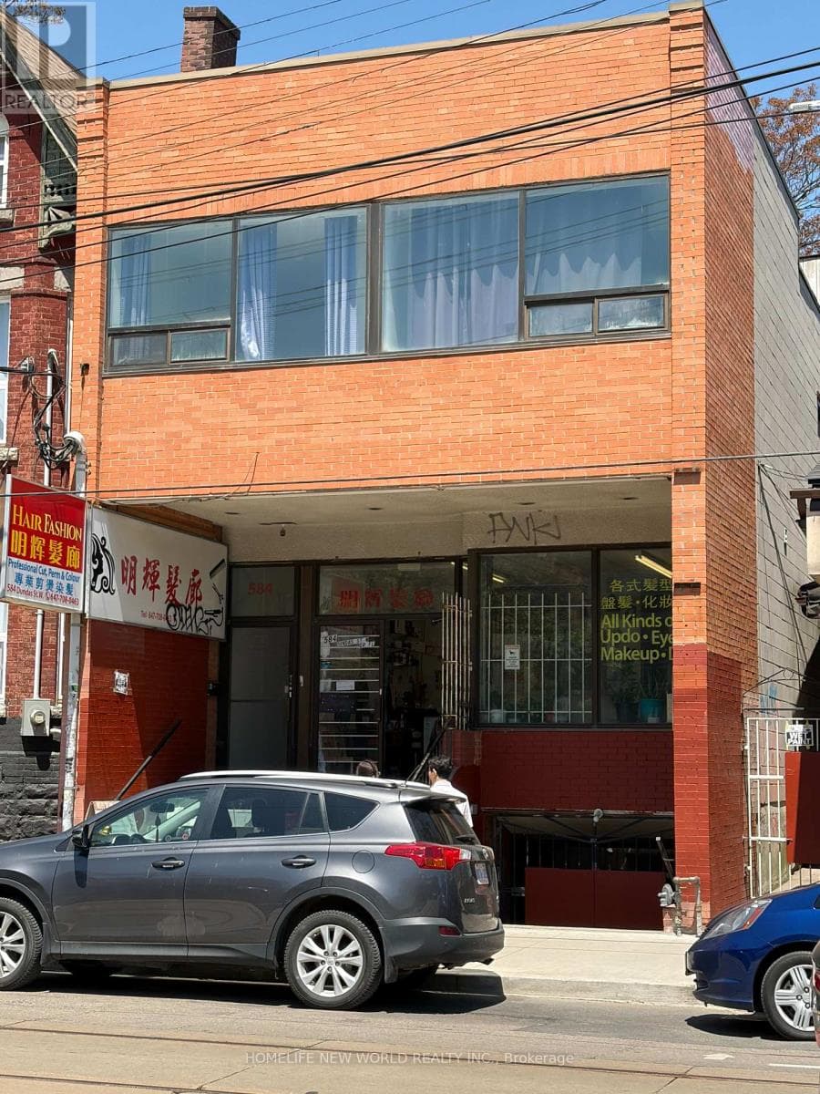 584 Dundas Street